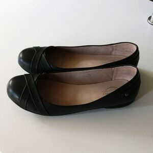 Life Stride Black Flats
